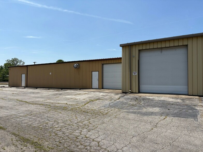 207 Main St, New Haven, IN à vendre - Photo principale – Image 2 sur 10