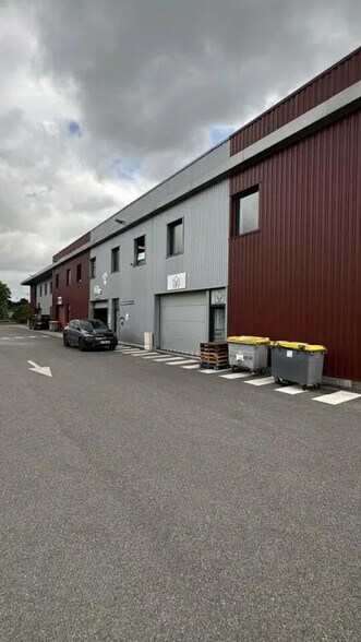 Local d’activités dans Goussainville à louer - Photo de l’immeuble – Image 3 sur 4
