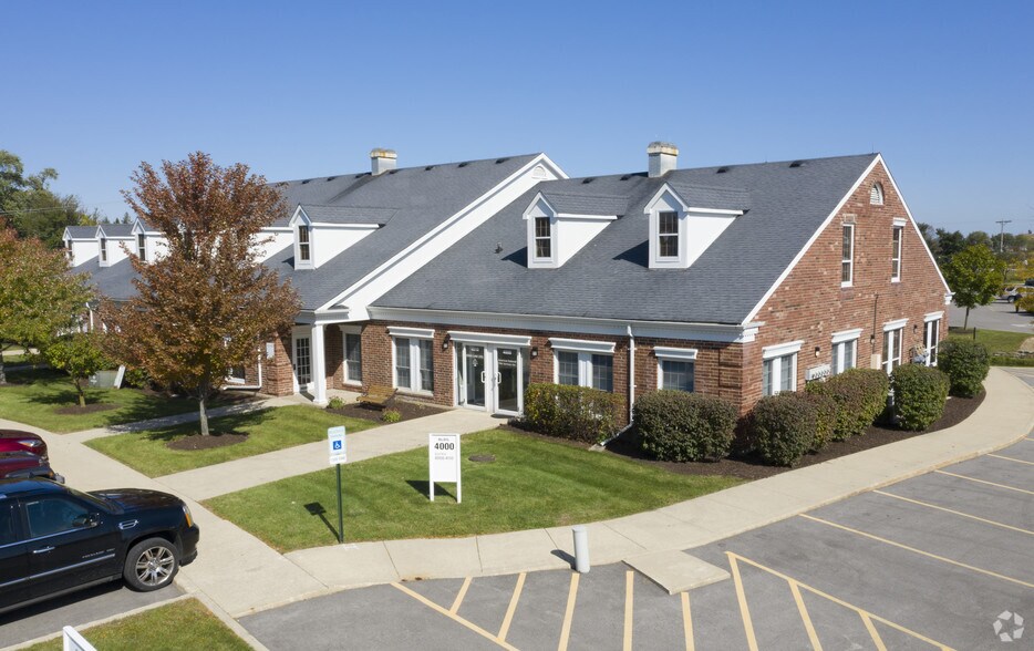 33 W Higgins Rd, South Barrington, IL à vendre - Photo principale – Image 1 sur 3