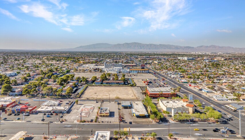 4830-4840 W Charleston Blvd., Las Vegas, NV à louer - Aérien – Image 3 sur 4