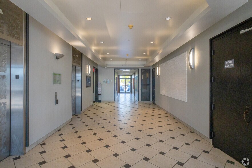 4045 NW 64th St, Oklahoma City, OK à louer - Hall d’entrée – Image 2 sur 11