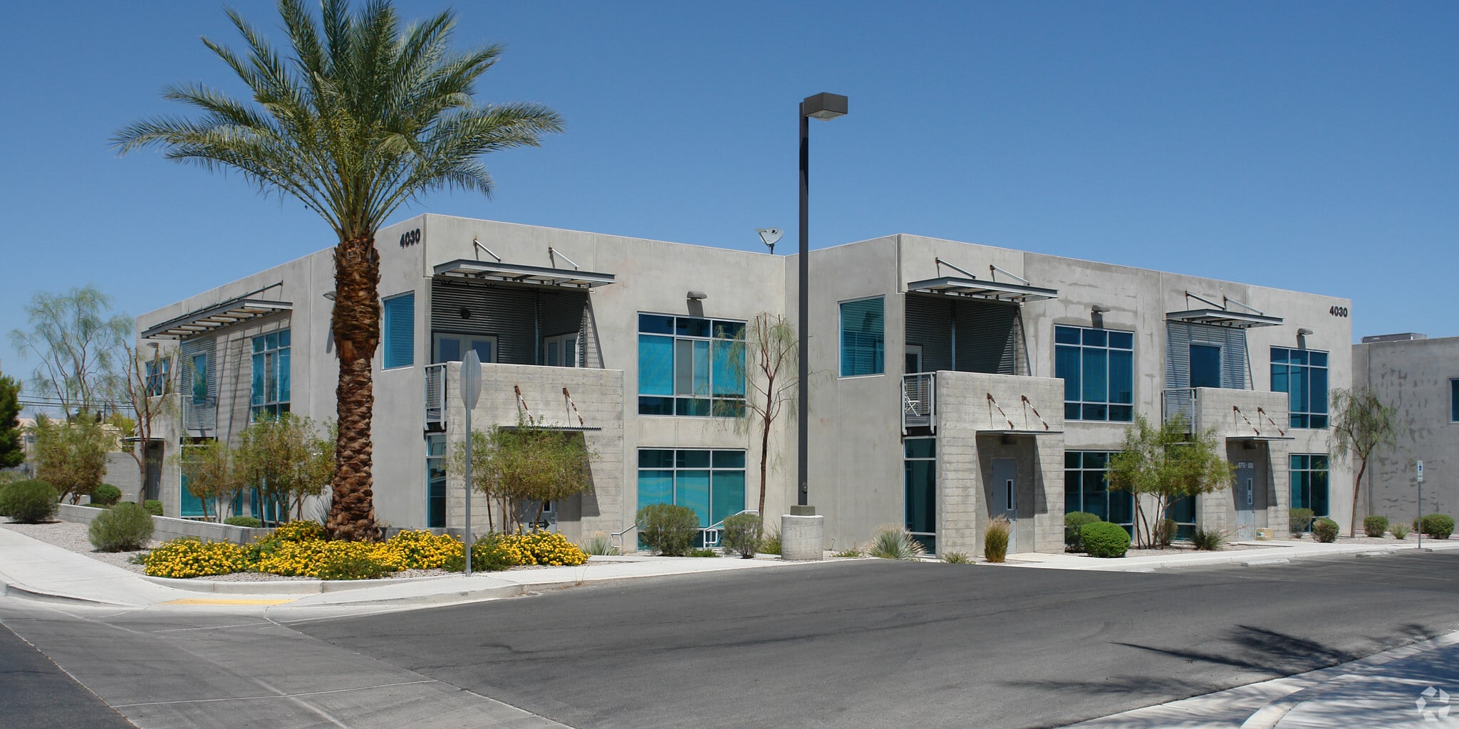 4030 E Post Rd, Las Vegas, NV à vendre Photo principale– Image 1 sur 15