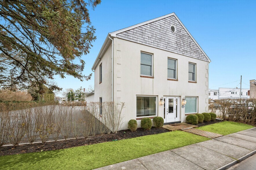 28 Cameron St, Southampton, NY à louer - Photo de l’immeuble – Image 2 sur 19
