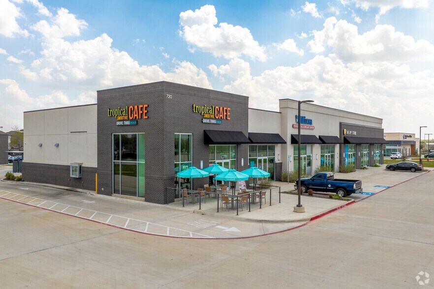 720 S Highway 377, Roanoke, TX à louer - Photo principale – Image 1 sur 6