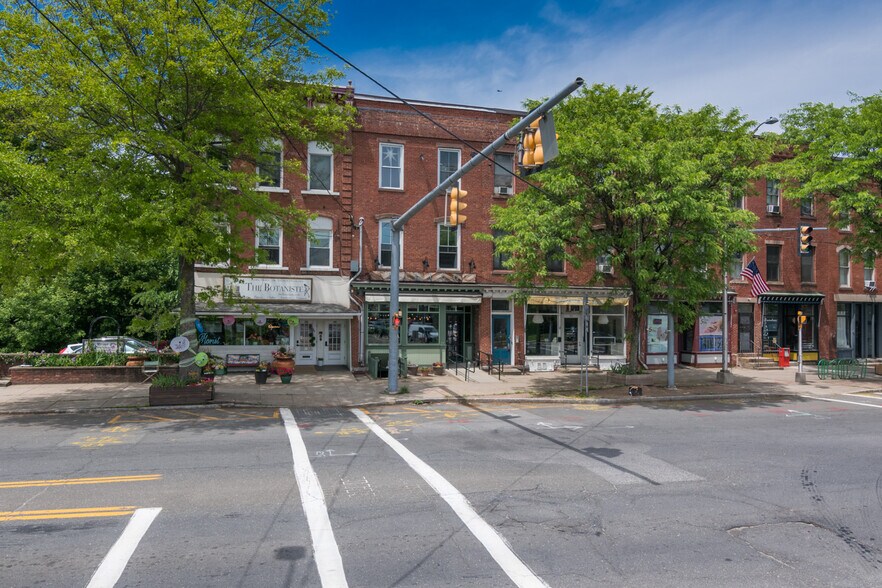 93-95 Main St, Easthampton, MA à vendre - Photo de l’immeuble – Image 2 sur 50