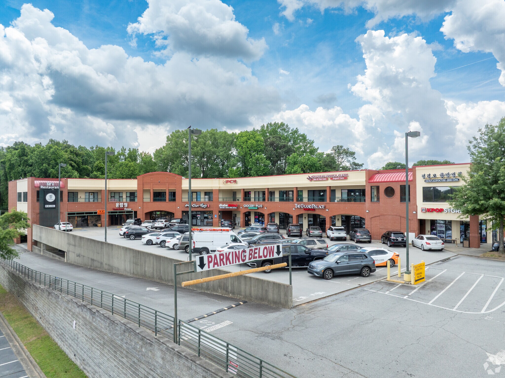 3 Condo Units. 5953 Buford Hwy portefeuille de 3 biens à vendre sur LoopNet.fr Photo principale– Image 1 sur 3