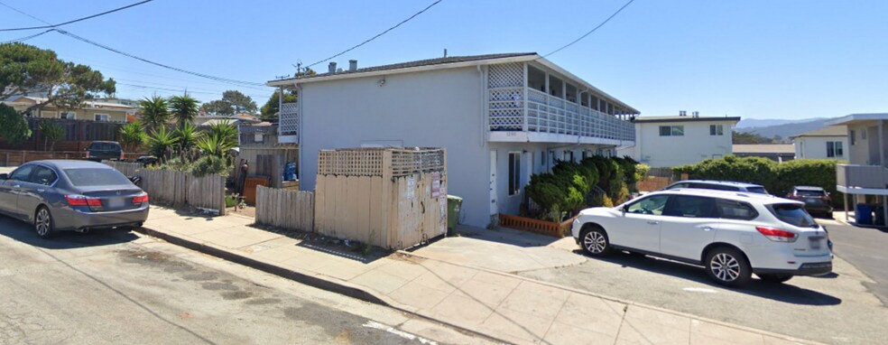 1286 La Jolla Ave, Seaside, CA à vendre - Photo de l’immeuble – Image 1 sur 2