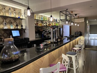 Plus de détails pour Local commercial à louer