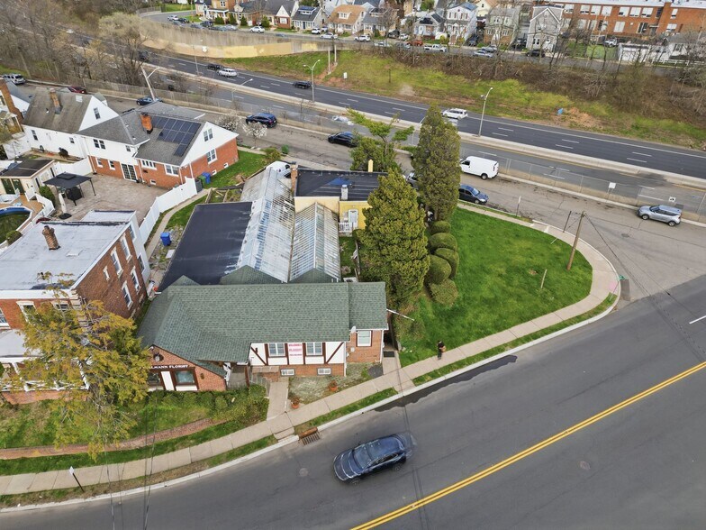 630 Florida Grove Rd, Perth Amboy, NJ à vendre - Photo de l’immeuble – Image 2 sur 38