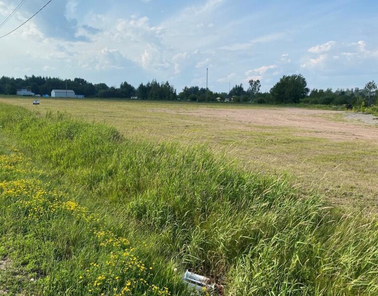 299 Boundary Rd E, Pembroke, ON à louer - Photo de l’immeuble – Image 2 sur 2