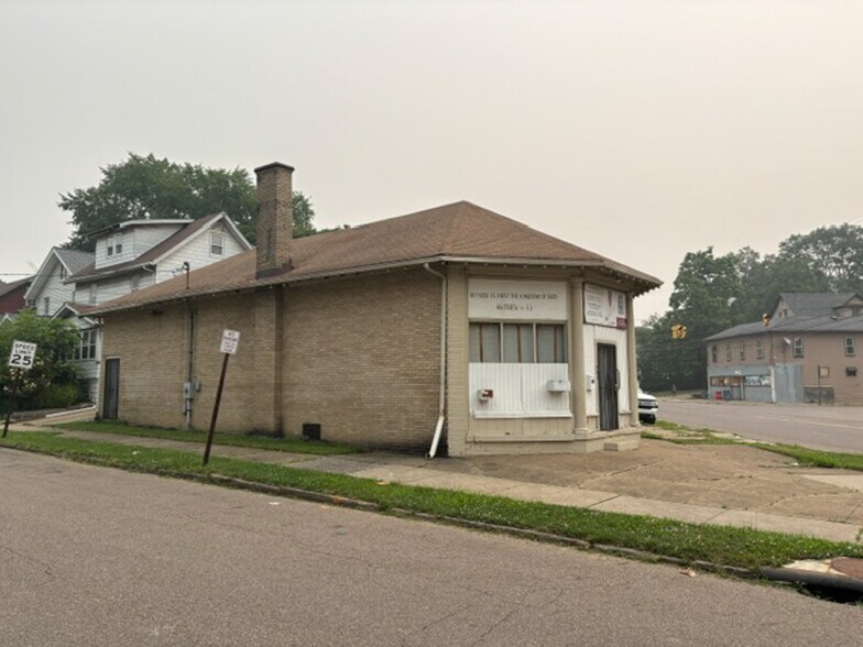 791 Johnston St, Akron, OH à vendre - Photo principale – Image 1 sur 4