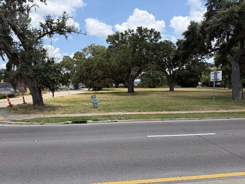 590 Beach Blvd, Biloxi, MS à vendre - Photo de l’immeuble – Image 2 sur 7