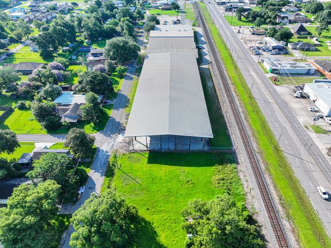 1050 Detroit Ave, Nederland, TX à louer - Photo de l’immeuble – Image 2 sur 23