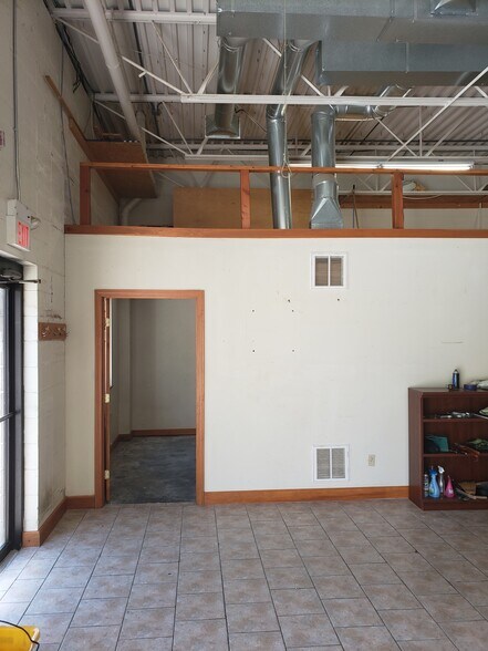 37 Lark Industrial Pky, Greenville, RI à vendre - Photo de l’immeuble – Image 3 sur 19