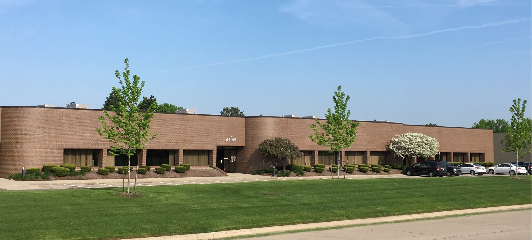 41155 Technology Park Dr, Sterling Heights, MI à louer Photo principale– Image 1 sur 4