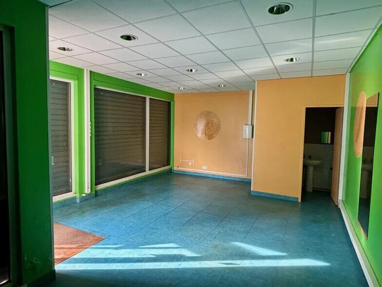 Local commercial dans Paris à louer - Photo de l’immeuble – Image 3 sur 5