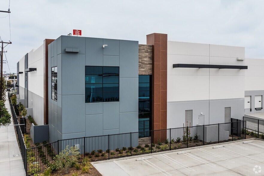 112 W Alondra Blvd, Gardena, CA à louer - Photo de l’immeuble – Image 2 sur 6
