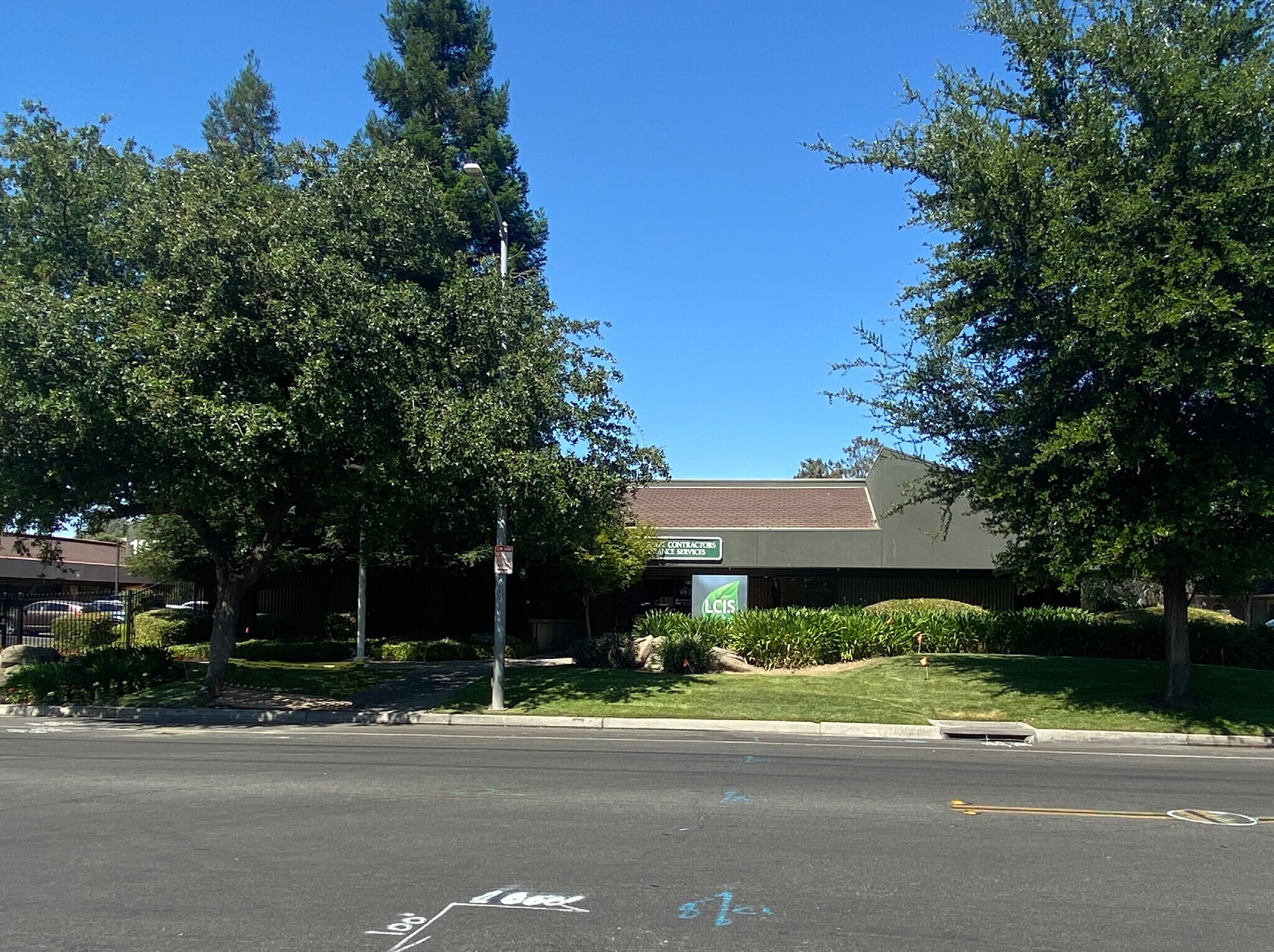 1835 N Fine Ave, Fresno, CA à louer Photo de l’immeuble– Image 1 sur 6