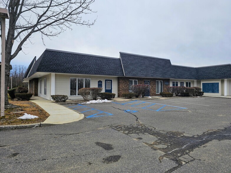 100 S Jersey Ave, East Setauket, NY à vendre - Photo de l’immeuble – Image 3 sur 21
