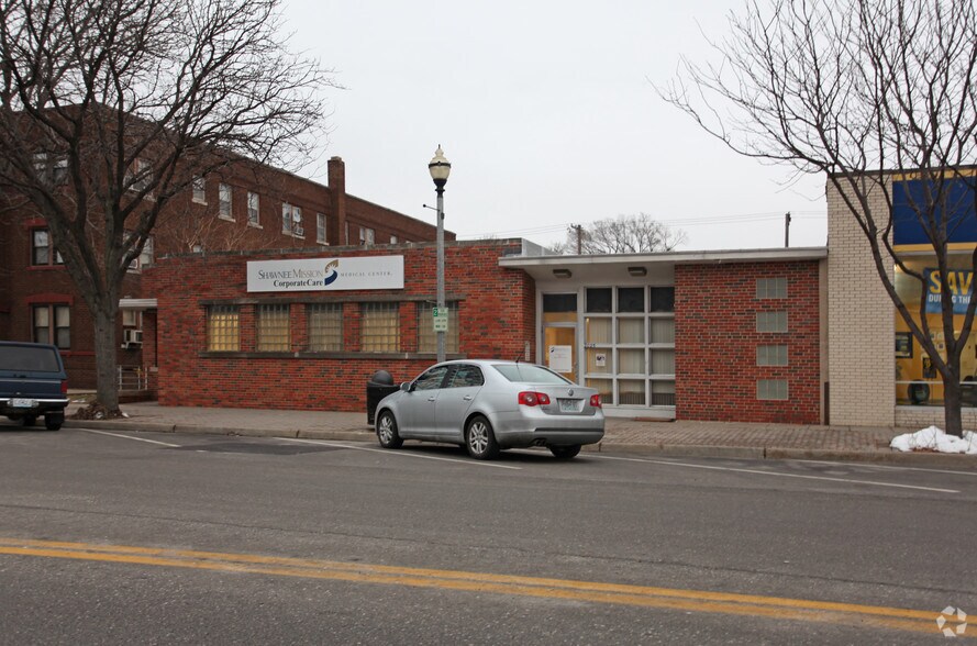 2025 Swift Ave, North Kansas City, MO à vendre - Photo principale – Image 2 sur 28