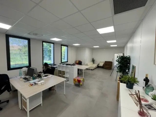 Local commercial dans Eysines à louer - Photo intérieure – Image 2 sur 3