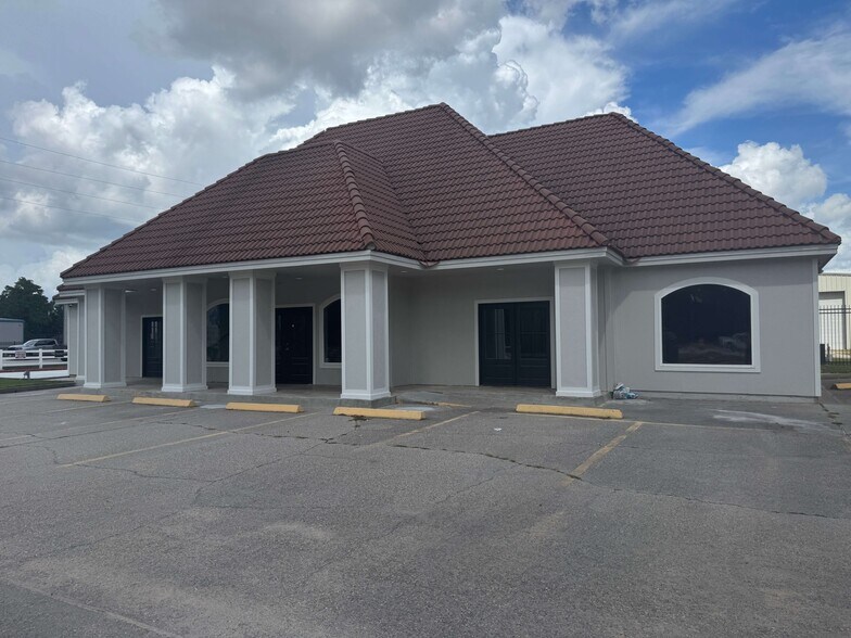 1715 Northpark Dr, Kingwood, TX à louer - Photo de l’immeuble – Image 3 sur 8