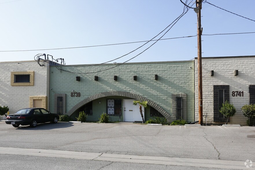 8739 Shirley Ave, Northridge, CA à louer - Photo de l’immeuble – Image 2 sur 8