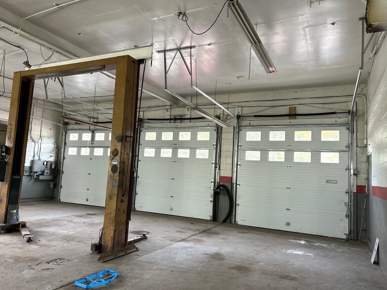 184 Flanders Rd, Niantic, CT à vendre - Photo de l’immeuble – Image 2 sur 6