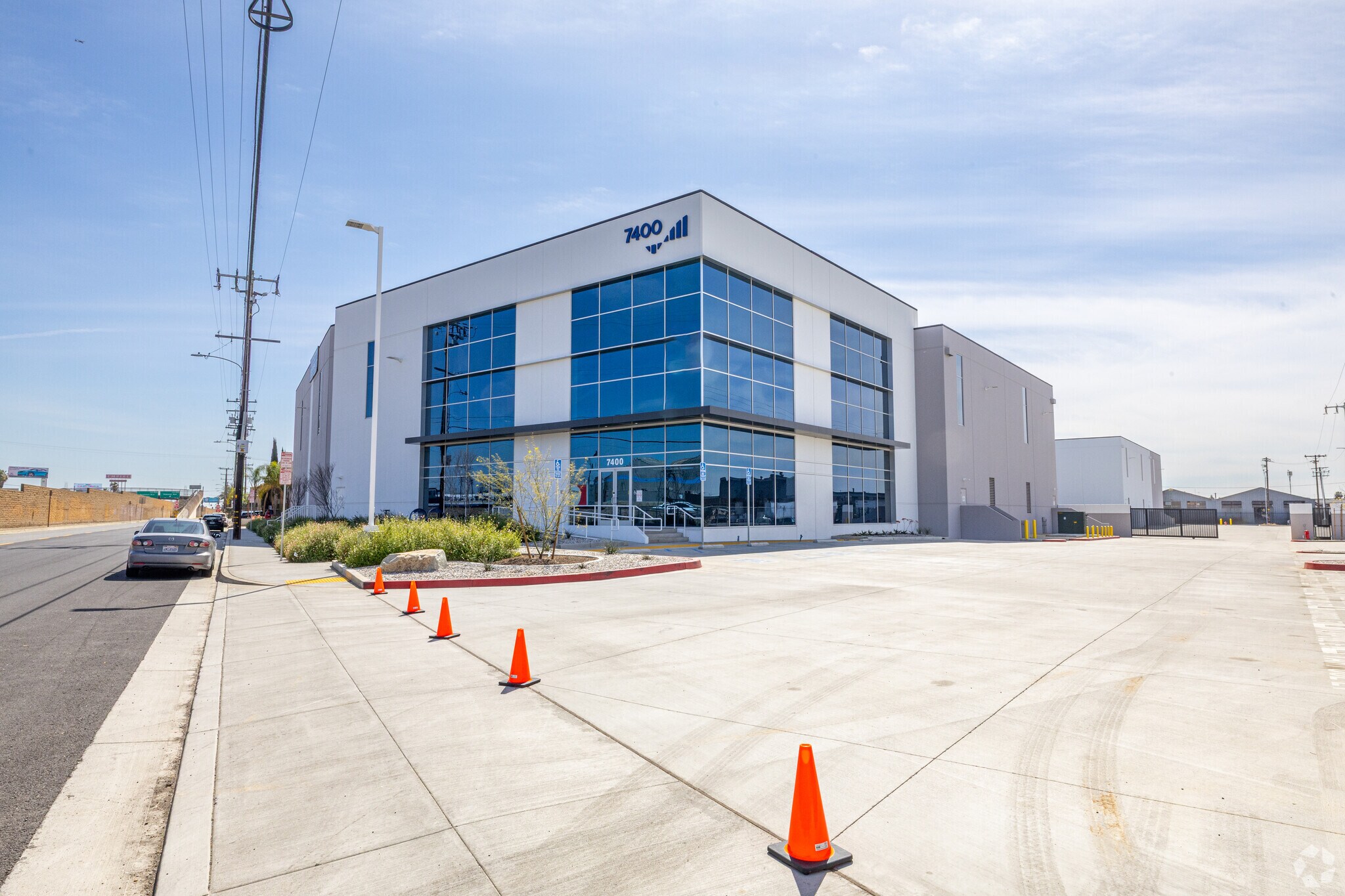 7400 Bandini Blvd, Commerce, CA à louer Photo principale– Image 1 sur 7