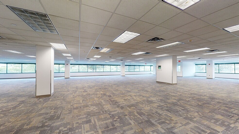 565 Taxter Rd, Elmsford, NY à louer - Numérisation 3D Matterport – Image 2 sur 18