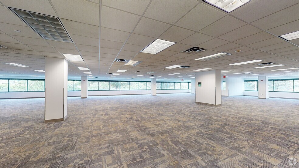 565 Taxter Rd, Elmsford, NY à louer - Numérisation 3D Matterport – Image 2 sur 18