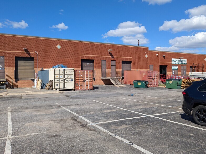 8227 Cloverleaf Dr, Millersville, MD à vendre - Photo de l’immeuble – Image 2 sur 14