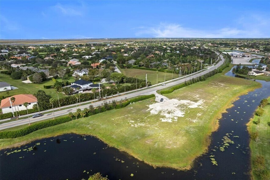 2500 Aero Club Dr, Wellington, FL à vendre - Photo de l’immeuble – Image 2 sur 4