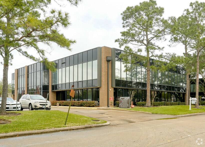 1335 Regents Park Dr, Houston, TX à louer - Photo principale – Image 1 sur 4