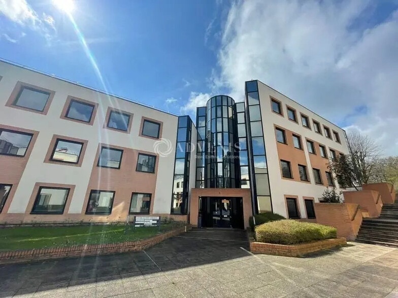 Bureau dans Jouy-en-Josas à louer - Photo de l’immeuble – Image 1 sur 9