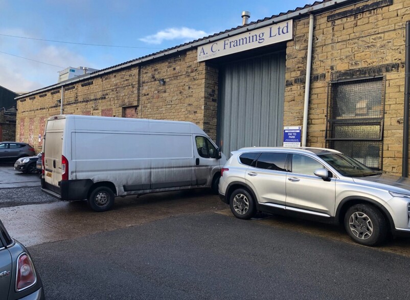 Colne Rd, Huddersfield à louer - Photo principale – Image 1 sur 2