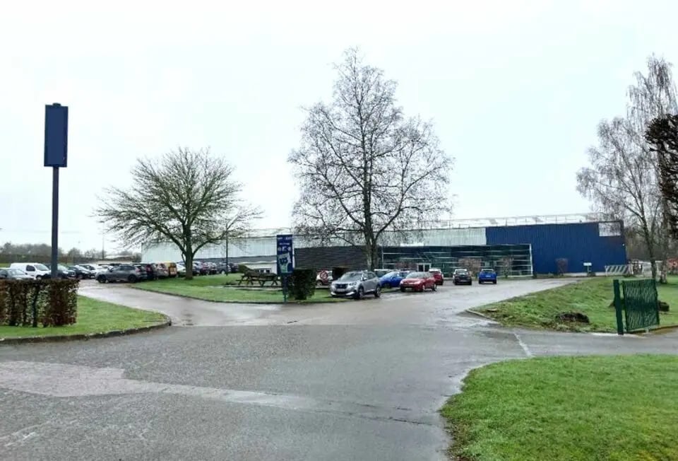 Local d'activités dans Gaillefontaine à vendre Photo de l’immeuble– Image 1 sur 12