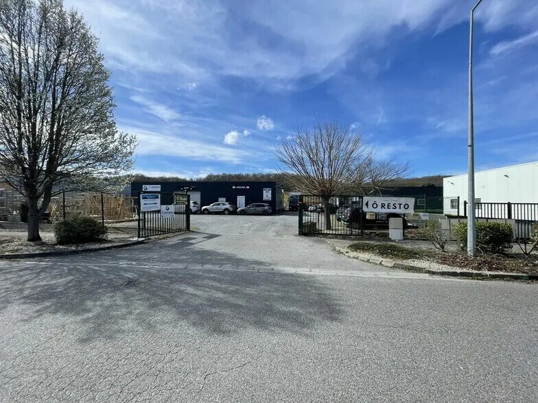 112 Rue Léonard De Vinci, Lavaur à louer - Photo de l’immeuble – Image 3 sur 8