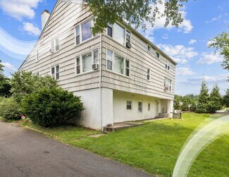 Plus de détails pour 931 N Trooper Rd, Norristown, PA - Logement à vendre
