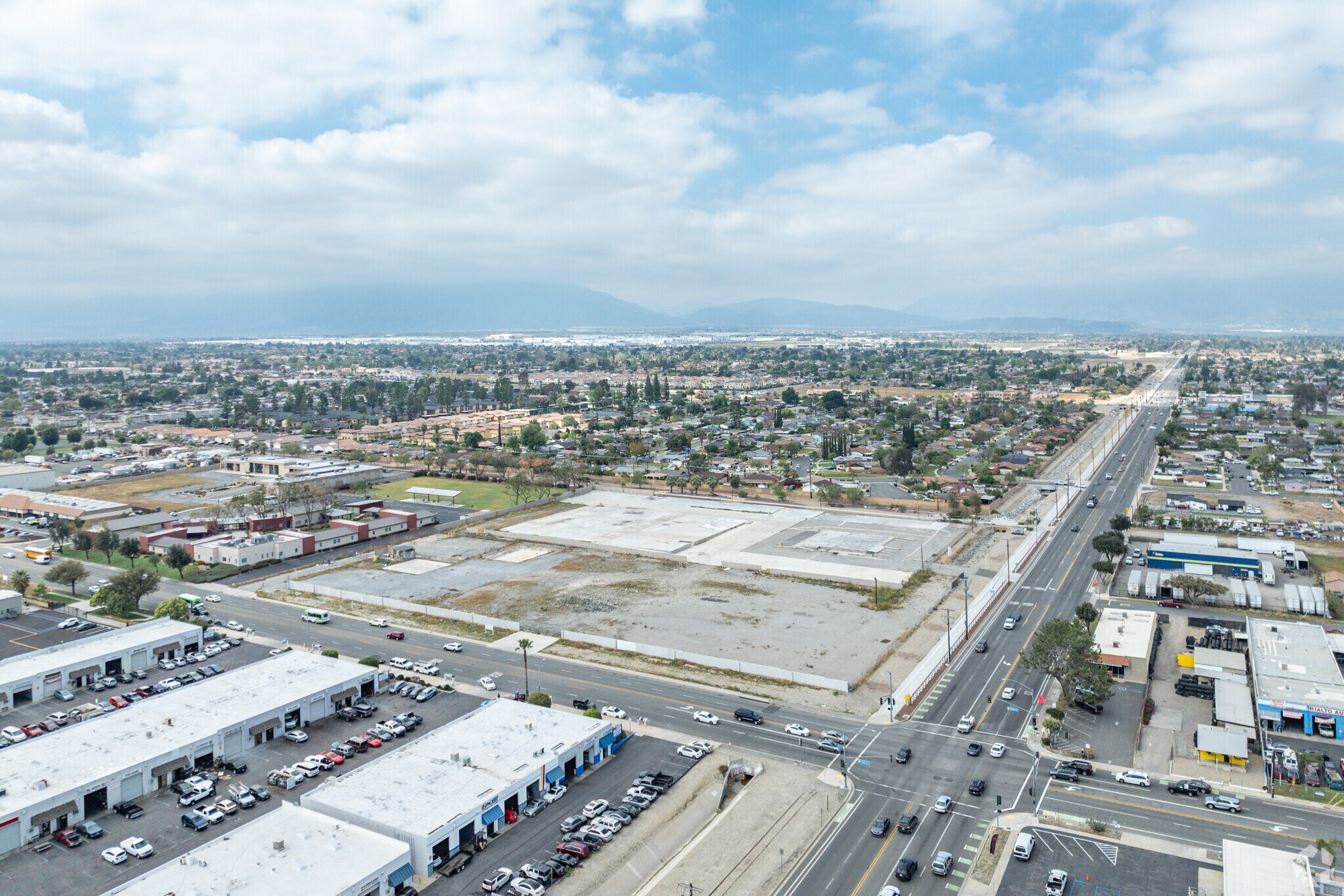 160 N Cactus Ave, Rialto, CA à louer Photo principale– Image 1 sur 9