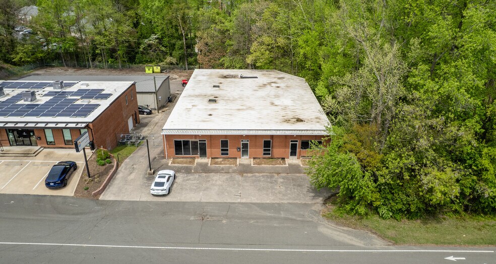 2534 Durham Chapel Hill Blvd, Durham, NC à louer - Photo de l’immeuble – Image 1 sur 8