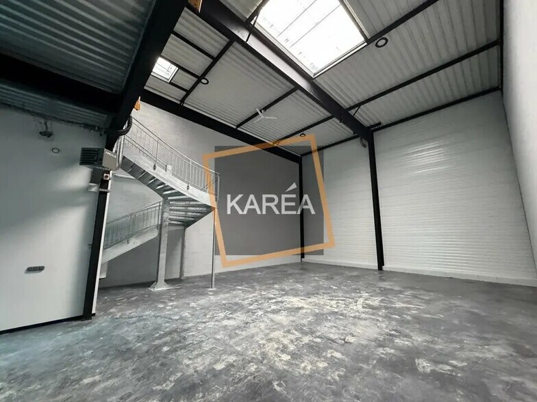 Local d'activités dans Courtry à vendre - Photo de l’immeuble – Image 2 sur 5