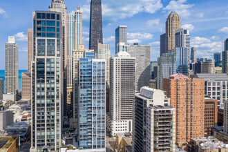 1 E Delaware Pl, Chicago, IL - VUE AÉRIENNE  vue de carte - Image1
