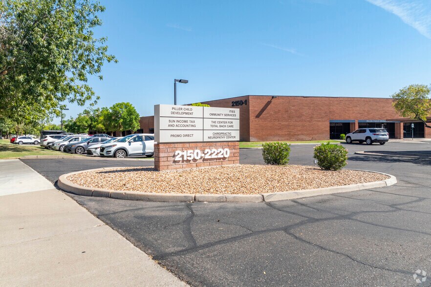 2150 S Country Club Dr, Mesa, AZ à louer - Photo de l’immeuble – Image 2 sur 7