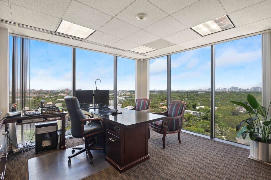 2665 S Bayshore Dr, Coconut Grove, FL à vendre - Photo de l’immeuble – Image 2 sur 57