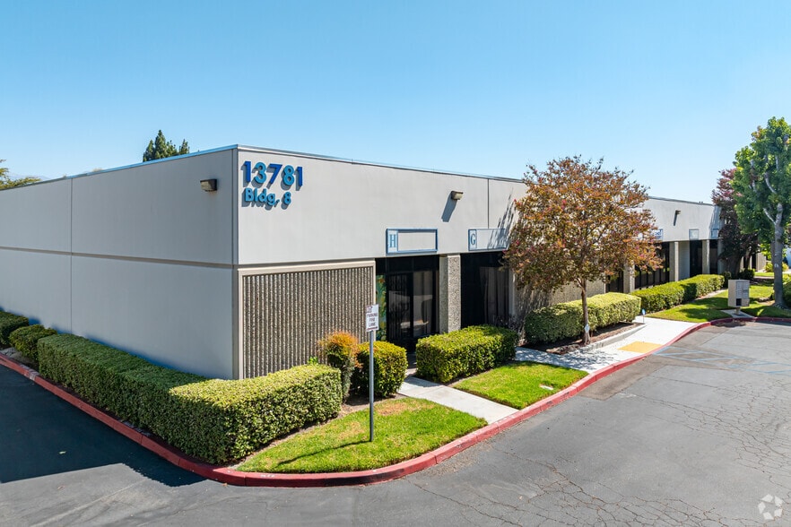 13781 Roswell Ave, Chino, CA à louer - Photo principale – Image 1 sur 4