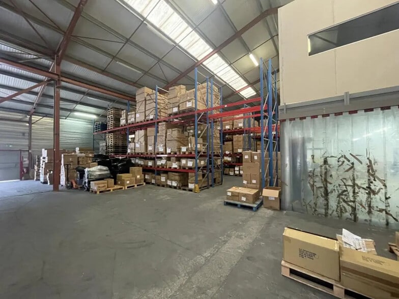 Industriel/Logistique dans Peymeinade à vendre - Photo de l’immeuble – Image 2 sur 4