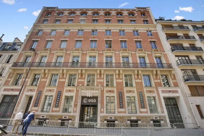 Plus de détails pour 24 Rue Du Général Bertrand, Paris - Bureau à louer