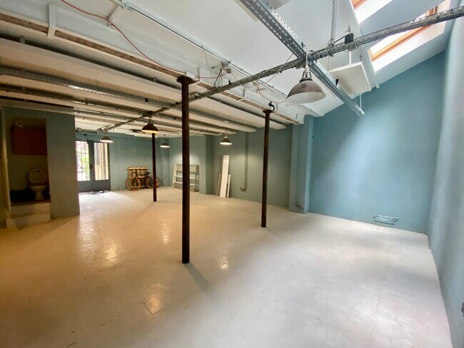 Plus de détails pour 123 Rue Du Faubourg Saint-Antoine, Paris - Local commercial à louer