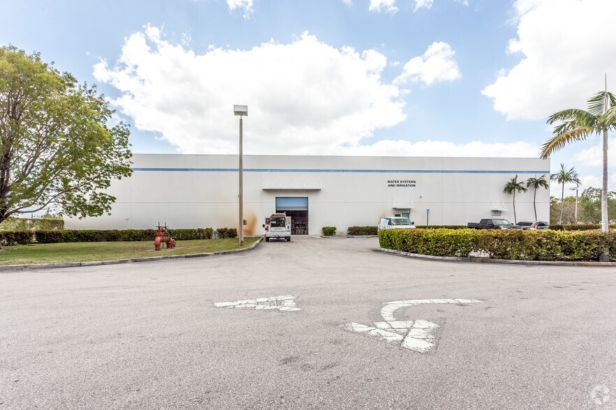 10810 NW 92nd Ter, Miami, FL à louer - Photo de l’immeuble – Image 2 sur 4